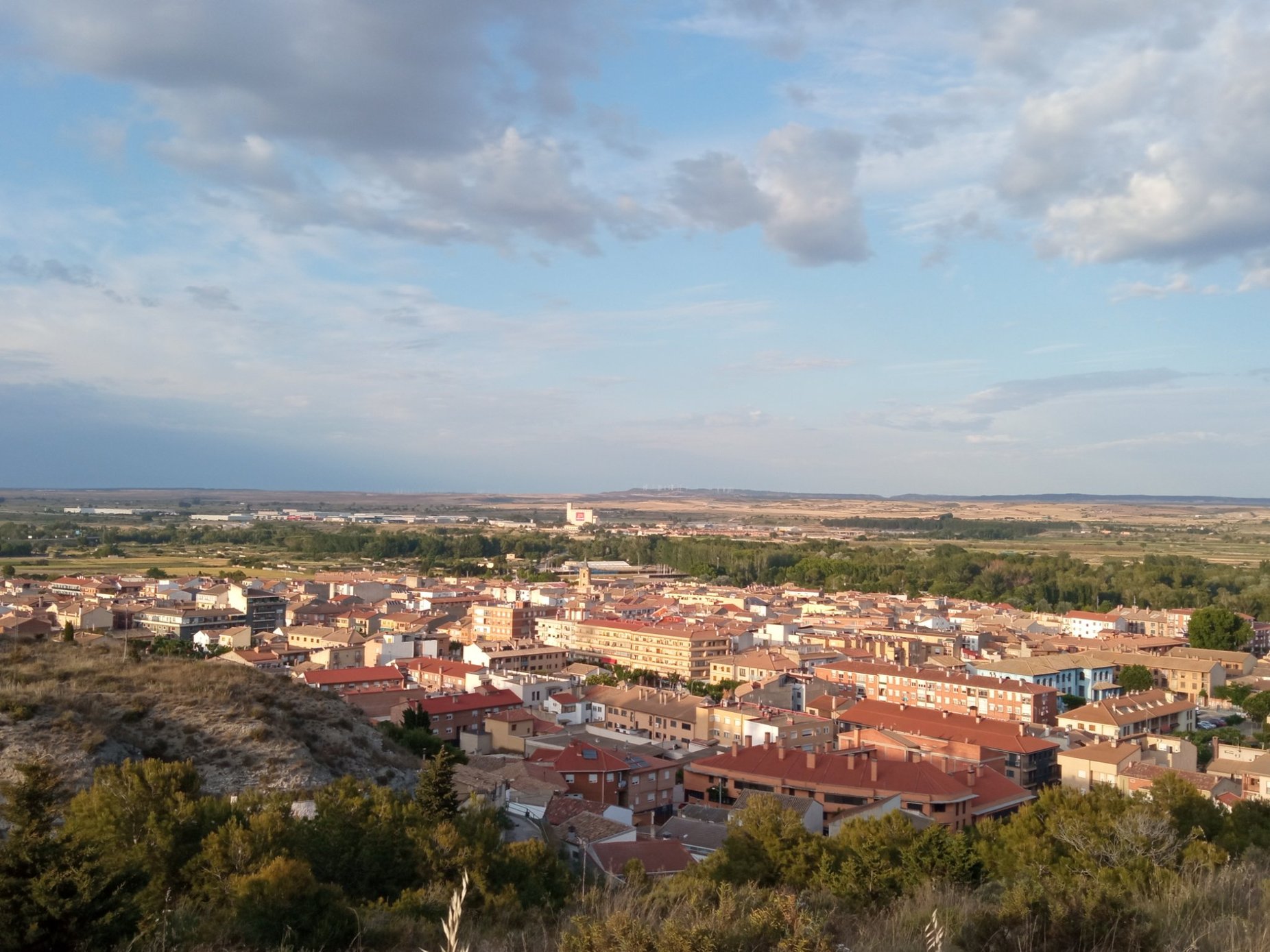 Vista panorámica de Zuera al atardecer